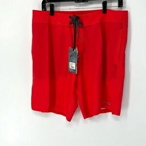 Island haze NWT men’s 32 board shorts in red